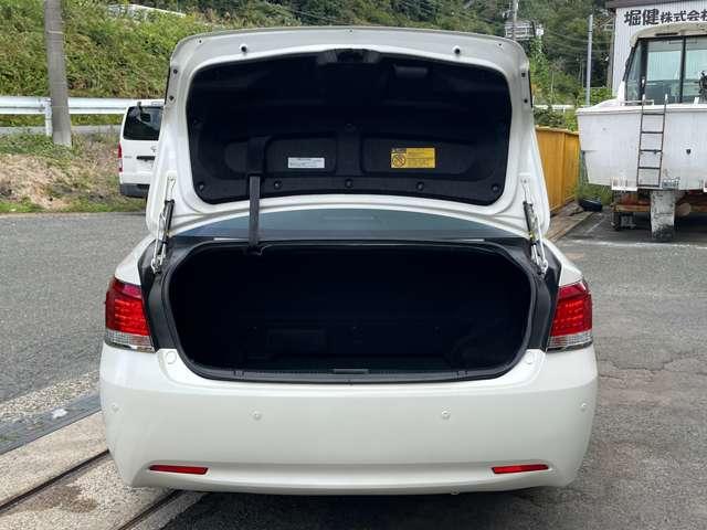 クラウンハイブリッド ロイヤルサルーン　ブラックスタイル　ＨＶバッテリ－１年保証　ＨＤＤナビ　ＴＶ　バックカメラ　Ｂｌｕｅｔｏｏｔｈ接続　ＥＴＣ　純正ＡＷ　スマートキー　電動シート　盗難防止装置　クルコン（29枚目）