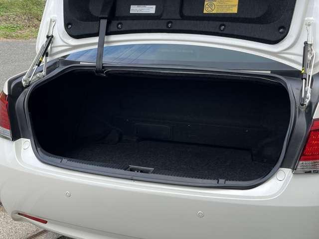 クラウンハイブリッド ロイヤルサルーン　ブラックスタイル　ＨＶバッテリ－１年保証　ＨＤＤナビ　ＴＶ　バックカメラ　Ｂｌｕｅｔｏｏｔｈ接続　ＥＴＣ　純正ＡＷ　スマートキー　電動シート　盗難防止装置　クルコン（30枚目）