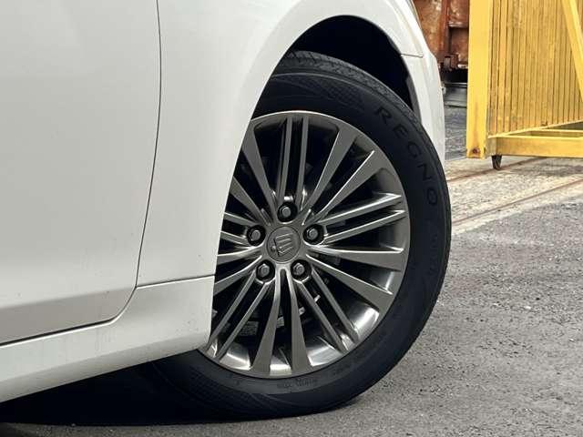 クラウンハイブリッド ロイヤルサルーン　ブラックスタイル　ＨＶバッテリ－１年保証　ＨＤＤナビ　ＴＶ　バックカメラ　Ｂｌｕｅｔｏｏｔｈ接続　ＥＴＣ　純正ＡＷ　スマートキー　電動シート　盗難防止装置　クルコン（31枚目）