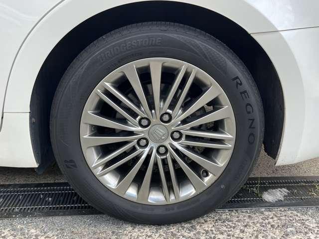 クラウンハイブリッド ロイヤルサルーン　ブラックスタイル　ＨＶバッテリ－１年保証　ＨＤＤナビ　ＴＶ　バックカメラ　Ｂｌｕｅｔｏｏｔｈ接続　ＥＴＣ　純正ＡＷ　スマートキー　電動シート　盗難防止装置　クルコン（34枚目）