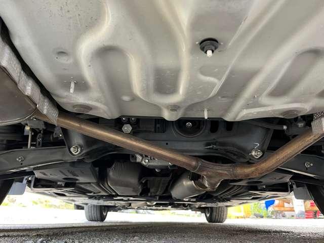 クラウンハイブリッド ロイヤルサルーン　ブラックスタイル　ＨＶバッテリ－１年保証　ＨＤＤナビ　ＴＶ　バックカメラ　Ｂｌｕｅｔｏｏｔｈ接続　ＥＴＣ　純正ＡＷ　スマートキー　電動シート　盗難防止装置　クルコン（35枚目）