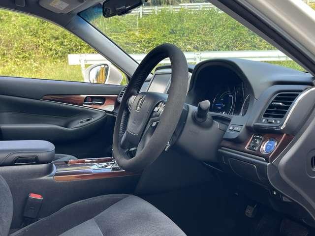 クラウンハイブリッド ロイヤルサルーン　ブラックスタイル　ＨＶバッテリ－１年保証　ＨＤＤナビ　ＴＶ　バックカメラ　Ｂｌｕｅｔｏｏｔｈ接続　ＥＴＣ　純正ＡＷ　スマートキー　電動シート　盗難防止装置　クルコン（39枚目）