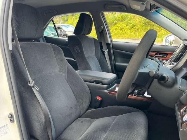 クラウンハイブリッド ロイヤルサルーン　ブラックスタイル　ＨＶバッテリ－１年保証　ＨＤＤナビ　ＴＶ　バックカメラ　Ｂｌｕｅｔｏｏｔｈ接続　ＥＴＣ　純正ＡＷ　スマートキー　電動シート　盗難防止装置　クルコン（40枚目）