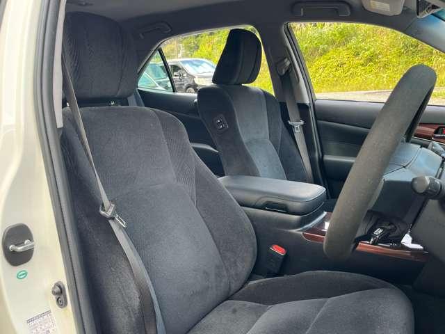 クラウンハイブリッド ロイヤルサルーン　ブラックスタイル　ＨＶバッテリ－１年保証　ＨＤＤナビ　ＴＶ　バックカメラ　Ｂｌｕｅｔｏｏｔｈ接続　ＥＴＣ　純正ＡＷ　スマートキー　電動シート　盗難防止装置　クルコン（41枚目）