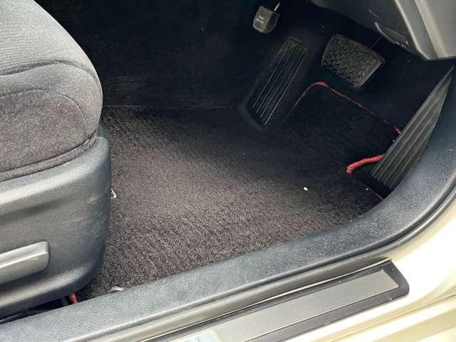 クラウンハイブリッド ロイヤルサルーン　ブラックスタイル　ＨＶバッテリ－１年保証　ＨＤＤナビ　ＴＶ　バックカメラ　Ｂｌｕｅｔｏｏｔｈ接続　ＥＴＣ　純正ＡＷ　スマートキー　電動シート　盗難防止装置　クルコン（44枚目）