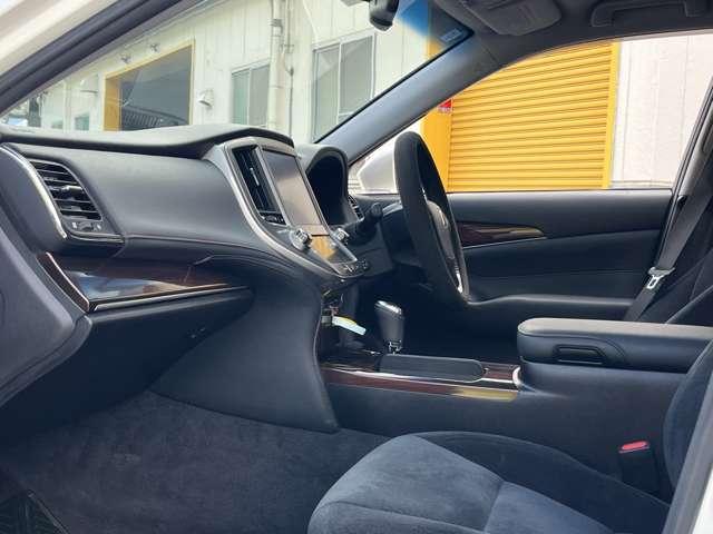 クラウンハイブリッド ロイヤルサルーン　ブラックスタイル　ＨＶバッテリ－１年保証　ＨＤＤナビ　ＴＶ　バックカメラ　Ｂｌｕｅｔｏｏｔｈ接続　ＥＴＣ　純正ＡＷ　スマートキー　電動シート　盗難防止装置　クルコン（45枚目）