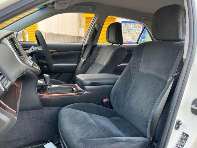 クラウンハイブリッド ロイヤルサルーン　ブラックスタイル　ＨＶバッテリ－１年保証　ＨＤＤナビ　ＴＶ　バックカメラ　Ｂｌｕｅｔｏｏｔｈ接続　ＥＴＣ　純正ＡＷ　スマートキー　電動シート　盗難防止装置　クルコン（46枚目）