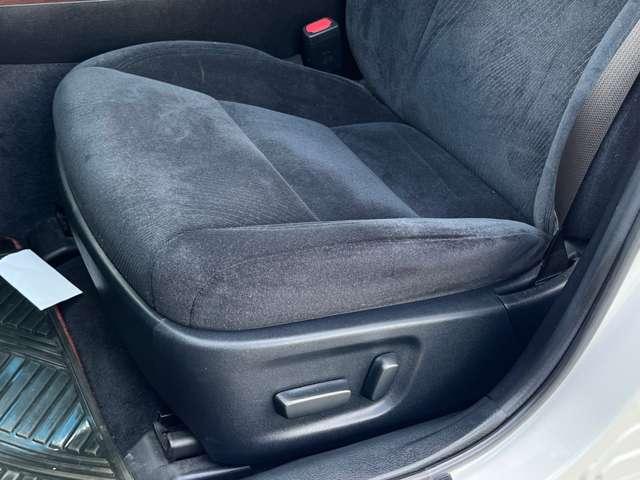 クラウンハイブリッド ロイヤルサルーン　ブラックスタイル　ＨＶバッテリ－１年保証　ＨＤＤナビ　ＴＶ　バックカメラ　Ｂｌｕｅｔｏｏｔｈ接続　ＥＴＣ　純正ＡＷ　スマートキー　電動シート　盗難防止装置　クルコン（48枚目）