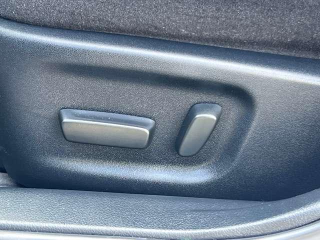 クラウンハイブリッド ロイヤルサルーン　ブラックスタイル　ＨＶバッテリ－１年保証　ＨＤＤナビ　ＴＶ　バックカメラ　Ｂｌｕｅｔｏｏｔｈ接続　ＥＴＣ　純正ＡＷ　スマートキー　電動シート　盗難防止装置　クルコン（49枚目）