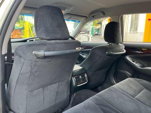 クラウンハイブリッド ロイヤルサルーン　ブラックスタイル　ＨＶバッテリ－１年保証　ＨＤＤナビ　ＴＶ　バックカメラ　Ｂｌｕｅｔｏｏｔｈ接続　ＥＴＣ　純正ＡＷ　スマートキー　電動シート　盗難防止装置　クルコン（51枚目）