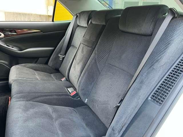 クラウンハイブリッド ロイヤルサルーン　ブラックスタイル　ＨＶバッテリ－１年保証　ＨＤＤナビ　ＴＶ　バックカメラ　Ｂｌｕｅｔｏｏｔｈ接続　ＥＴＣ　純正ＡＷ　スマートキー　電動シート　盗難防止装置　クルコン（52枚目）