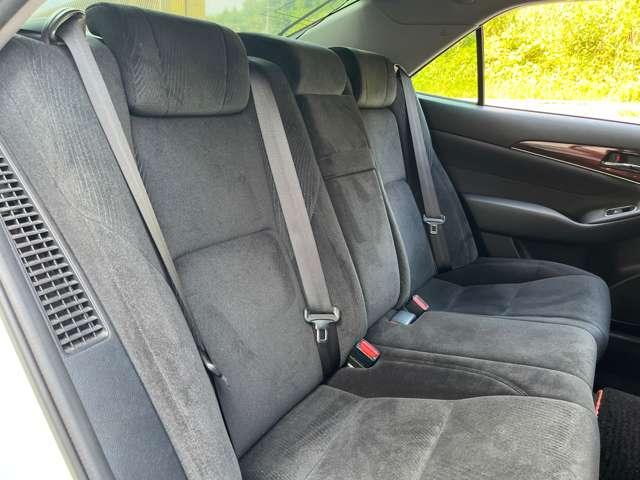 クラウンハイブリッド ロイヤルサルーン　ブラックスタイル　ＨＶバッテリ－１年保証　ＨＤＤナビ　ＴＶ　バックカメラ　Ｂｌｕｅｔｏｏｔｈ接続　ＥＴＣ　純正ＡＷ　スマートキー　電動シート　盗難防止装置　クルコン（56枚目）