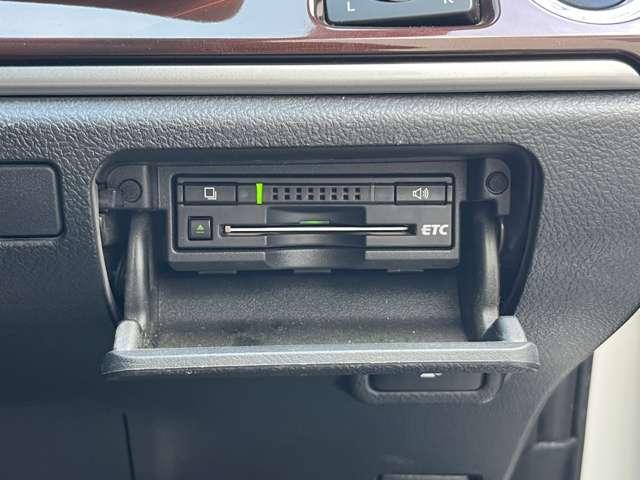 クラウンハイブリッド ロイヤルサルーン　ブラックスタイル　ＨＶバッテリ－１年保証　ＨＤＤナビ　ＴＶ　バックカメラ　Ｂｌｕｅｔｏｏｔｈ接続　ＥＴＣ　純正ＡＷ　スマートキー　電動シート　盗難防止装置　クルコン（72枚目）