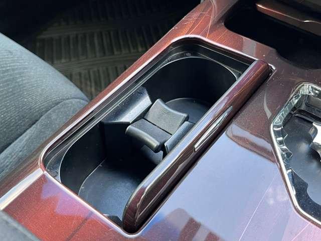 クラウンハイブリッド ロイヤルサルーン　ブラックスタイル　ＨＶバッテリ－１年保証　ＨＤＤナビ　ＴＶ　バックカメラ　Ｂｌｕｅｔｏｏｔｈ接続　ＥＴＣ　純正ＡＷ　スマートキー　電動シート　盗難防止装置　クルコン（75枚目）