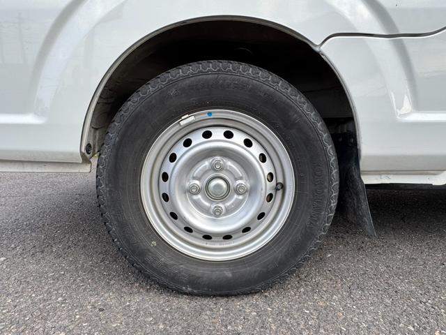 キャリイトラック KCエアコン・パワステ 5速マニュアル AM・FMラジオ(12枚目)
