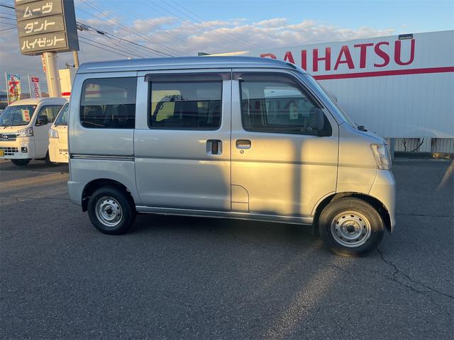 ハイゼットカーゴ 　４ＷＤ　ＭＴ　両側スライドドア　キーレスエントリー　エアコン　パワーステアリング　パワーウィンドウ　運転席エアバッグ　助手席エアバッグ（2枚目）