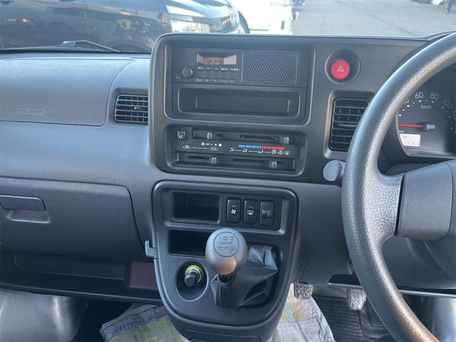 ハイゼットカーゴ 　４ＷＤ　ＭＴ　両側スライドドア　キーレスエントリー　エアコン　パワーステアリング　パワーウィンドウ　運転席エアバッグ　助手席エアバッグ（6枚目）