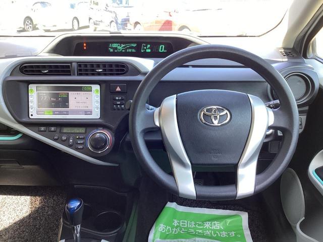 アクア Ｓ　ライムホワイトパールクリスタルシャイン　純正ナビ　地デジＴＶ　ＣＤ　プッシュスタート　スマートキー　社外アルミホイール　ライトレベライザー　オートライト　アイドリングストップ　横滑防止　衝突安全ボディ（12枚目）