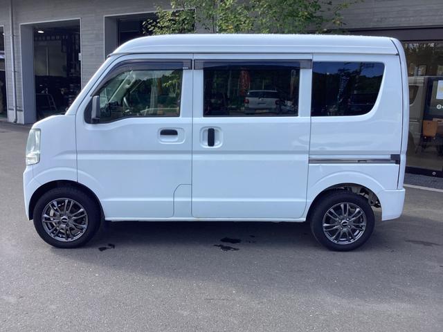 エブリイ ＰＣ　ハイルーフ　パートタイム４ＷＤ　スペリアホワイト　レーダーブレーキサポート装着車　純正オーディオ　ＥＴＣ　両側スライドドア　ライトレベライザー　キーレスエントリー　社外アルミホイール　ＬＥＤヘッドライト　横滑り防止装置（8枚目）