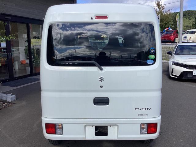 エブリイ ＰＣ　ハイルーフ　パートタイム４ＷＤ　スペリアホワイト　レーダーブレーキサポート装着車　純正オーディオ　ＥＴＣ　両側スライドドア　ライトレベライザー　キーレスエントリー　社外アルミホイール　ＬＥＤヘッドライト　横滑り防止装置（11枚目）