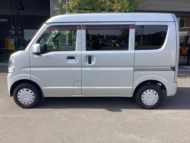 ミニキャブバン ブラボー パートタイム4WD ワンオーナー シルキーシルバーメタリック ハイルーフ オートマ 純正オーディオ AUX キーレスエントリー 電動格納ミラー 両側スライドドア ライトレベライザー(8枚目)