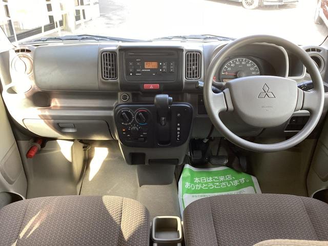 ミニキャブバン ブラボー パートタイム4WD ワンオーナー シルキーシルバーメタリック ハイルーフ オートマ 純正オーディオ AUX キーレスエントリー 電動格納ミラー 両側スライドドア ライトレベライザー(13枚目)