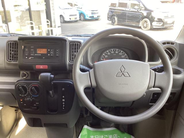ミニキャブバン ブラボー パートタイム4WD ワンオーナー シルキーシルバーメタリック ハイルーフ オートマ 純正オーディオ AUX キーレスエントリー 電動格納ミラー 両側スライドドア ライトレベライザー(14枚目)