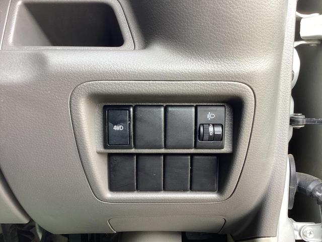 ミニキャブバン ブラボー パートタイム4WD ワンオーナー シルキーシルバーメタリック ハイルーフ オートマ 純正オーディオ AUX キーレスエントリー 電動格納ミラー 両側スライドドア ライトレベライザー(18枚目)