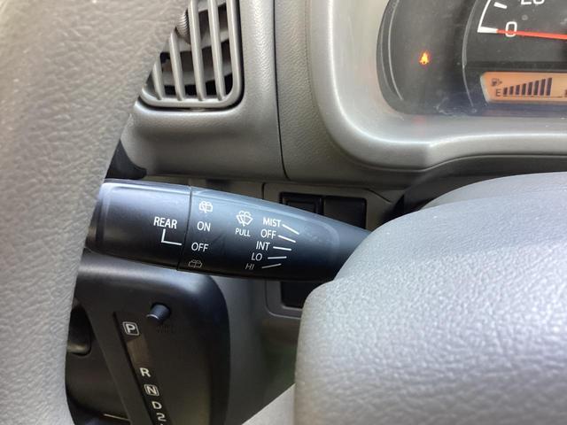 ミニキャブバン ブラボー パートタイム4WD ワンオーナー シルキーシルバーメタリック ハイルーフ オートマ 純正オーディオ AUX キーレスエントリー 電動格納ミラー 両側スライドドア ライトレベライザー(21枚目)