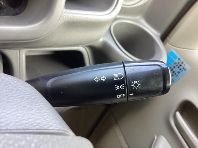 ミニキャブバン ブラボー パートタイム4WD ワンオーナー シルキーシルバーメタリック ハイルーフ オートマ 純正オーディオ AUX キーレスエントリー 電動格納ミラー 両側スライドドア ライトレベライザー(22枚目)