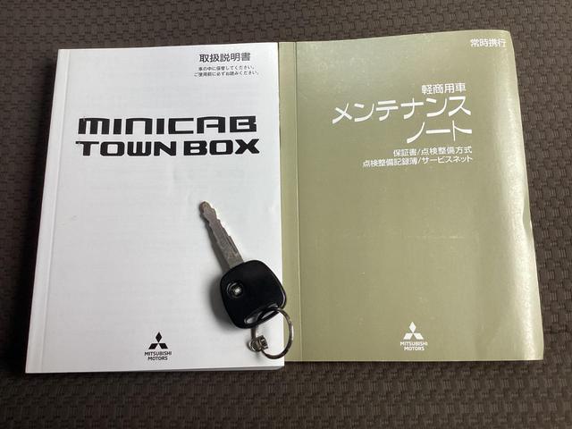 ミニキャブバン ブラボー パートタイム4WD ワンオーナー シルキーシルバーメタリック ハイルーフ オートマ 純正オーディオ AUX キーレスエントリー 電動格納ミラー 両側スライドドア ライトレベライザー(31枚目)