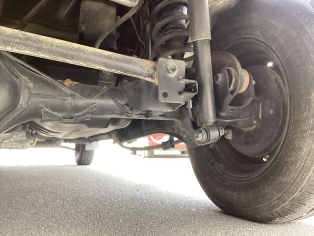 ミニキャブバン ブラボー パートタイム4WD ワンオーナー シルキーシルバーメタリック ハイルーフ オートマ 純正オーディオ AUX キーレスエントリー 電動格納ミラー 両側スライドドア ライトレベライザー(39枚目)