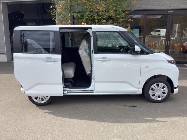 ムーヴ Ｘ　４ＷＤ　届出済未使用車　シャイニングホワイトパール　メーカーオプション６．８インチディスプレイオーディオ　ブルートゥース　ＵＳＢ　リアカメラ　パワースライドドア　ヒーテッドドアミラ　リアヒーターダクト　フルＬＥＤヘッドランプ（12枚目）