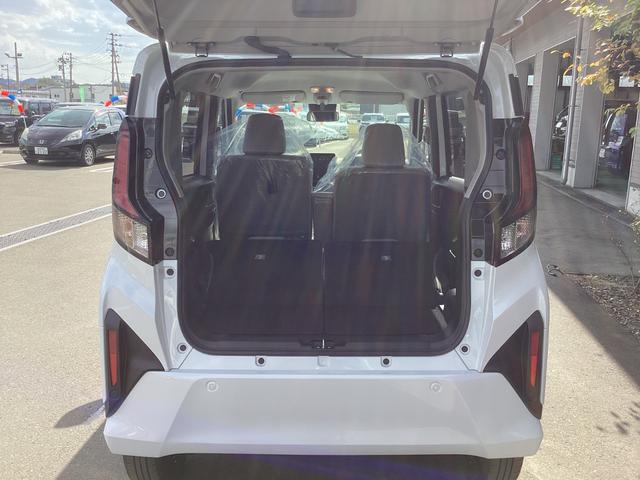 ムーヴ Ｘ　４ＷＤ　届出済未使用車　シャイニングホワイトパール　メーカーオプション６．８インチディスプレイオーディオ　ブルートゥース　ＵＳＢ　リアカメラ　パワースライドドア　ヒーテッドドアミラ　リアヒーターダクト　フルＬＥＤヘッドランプ（32枚目）