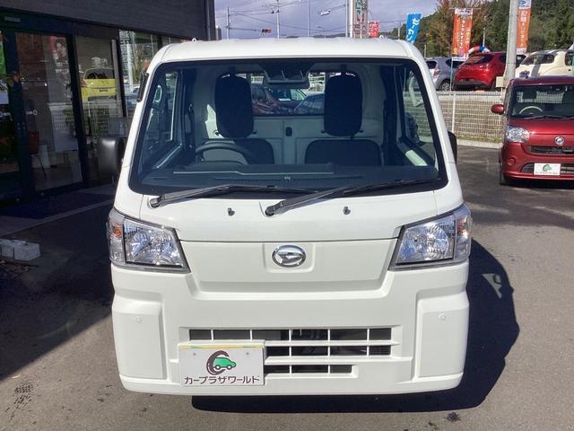 ハイゼットトラック スタンダード 4WD 5MT 届出済未使用車 スマートアシスト AMFMラジオ 電動式パワーステアリング マニュアルエアコン プリントレザーシート リヤコンビネーションランプ スーパーUVカットガラス クリーンエアフィルター クリアランスソナー(9枚目)