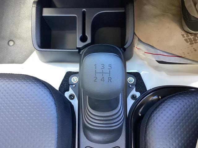 ハイゼットトラック スタンダード 4WD 5MT 届出済未使用車 スマートアシスト AMFMラジオ 電動式パワーステアリング マニュアルエアコン プリントレザーシート リヤコンビネーションランプ スーパーUVカットガラス クリーンエアフィルター クリアランスソナー(19枚目)