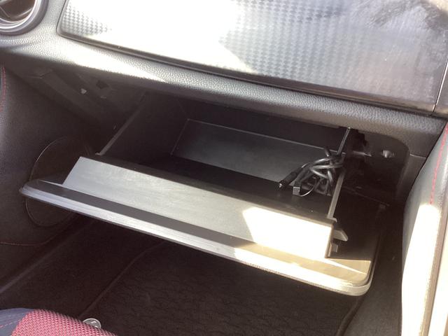 86 GT 6MT 社外ストラーダSDナビ フルセグTV ブルートゥース DVD再生 オートエアコン プッシュスタート スマートキー 純正17インチアルミホイール オートHIDヘッドライト フォグランプ 横滑防止装置(29枚目)