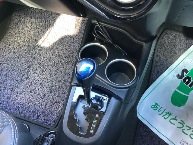 アクア クロスオーバー　トヨタセーフティセンス　ストラーダＳＤナビ　フルセグＴＶ　Ｂｌｕｅｔｏｏｔｈ　ＳＤ録音　ＤＶＤ　Ｂカメラ　ＥＴＣ　ドライブレコーダー　ハーフレザーシート　プッシュスタート　オートＬＥＤライト　純正ＡＷ（24枚目）