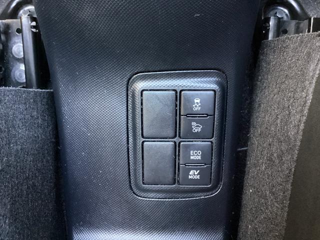 アクア クロスオーバー　トヨタセーフティセンス　ストラーダＳＤナビ　フルセグＴＶ　Ｂｌｕｅｔｏｏｔｈ　ＳＤ録音　ＤＶＤ　Ｂカメラ　ＥＴＣ　ドライブレコーダー　ハーフレザーシート　プッシュスタート　オートＬＥＤライト　純正ＡＷ（25枚目）