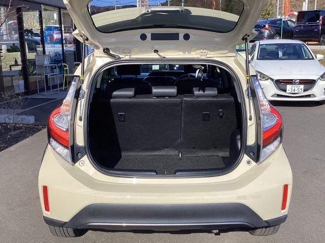 アクア クロスオーバー　トヨタセーフティセンス　ストラーダＳＤナビ　フルセグＴＶ　Ｂｌｕｅｔｏｏｔｈ　ＳＤ録音　ＤＶＤ　Ｂカメラ　ＥＴＣ　ドライブレコーダー　ハーフレザーシート　プッシュスタート　オートＬＥＤライト　純正ＡＷ（27枚目）