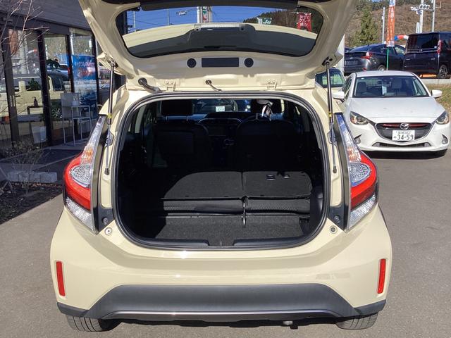 アクア クロスオーバー　トヨタセーフティセンス　ストラーダＳＤナビ　フルセグＴＶ　Ｂｌｕｅｔｏｏｔｈ　ＳＤ録音　ＤＶＤ　Ｂカメラ　ＥＴＣ　ドライブレコーダー　ハーフレザーシート　プッシュスタート　オートＬＥＤライト　純正ＡＷ（28枚目）