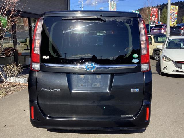エスクァイア ハイブリッドＸｉ　７人乗り　ストラーダＳＤナビ　フルセグＴＶ　Ｂｌｕｅｔｏｏｔｈ　ＤＶＤ　Ｂカメラ　ＥＴＣ　シートヒーター　左側電動ドア　プッシュスタート　スマートキー　オートＬＥＤライト　ワイパーデアイサー　純正アルミホイール（12枚目）