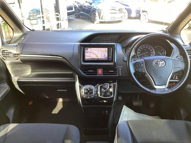 エスクァイア ハイブリッドＸｉ　７人乗り　ストラーダＳＤナビ　フルセグＴＶ　Ｂｌｕｅｔｏｏｔｈ　ＤＶＤ　Ｂカメラ　ＥＴＣ　シートヒーター　左側電動ドア　プッシュスタート　スマートキー　オートＬＥＤライト　ワイパーデアイサー　純正アルミホイール（13枚目）