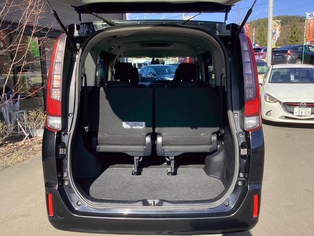 エスクァイア ハイブリッドＸｉ　７人乗り　ストラーダＳＤナビ　フルセグＴＶ　Ｂｌｕｅｔｏｏｔｈ　ＤＶＤ　Ｂカメラ　ＥＴＣ　シートヒーター　左側電動ドア　プッシュスタート　スマートキー　オートＬＥＤライト　ワイパーデアイサー　純正アルミホイール（36枚目）