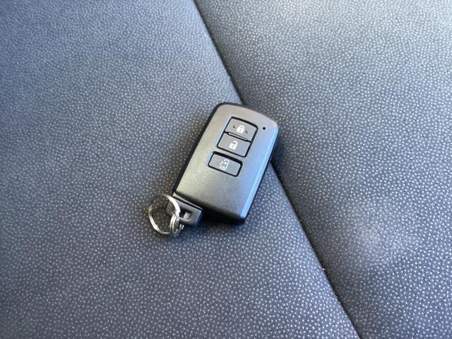 エスクァイア ハイブリッドＸｉ　７人乗り　ストラーダＳＤナビ　フルセグＴＶ　Ｂｌｕｅｔｏｏｔｈ　ＤＶＤ　Ｂカメラ　ＥＴＣ　シートヒーター　左側電動ドア　プッシュスタート　スマートキー　オートＬＥＤライト　ワイパーデアイサー　純正アルミホイール（38枚目）