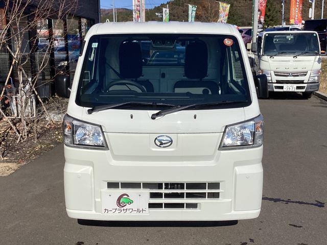 ハイゼットトラック スタンダード　４ＷＤ　５ＭＴ　届出済未使用車　スマートアシスト　ＡＭＦＭラジオ　電動式パワーステアリング　マニュアルエアコン　プリントレザーシート　リヤコンビネーションランプ　スーパーＵＶカットガラス　クリーンエアフィルター　クリアランスソナー（9枚目）
