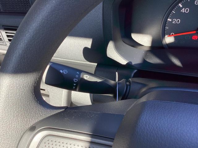 ハイゼットトラック スタンダード　４ＷＤ　５ＭＴ　届出済未使用車　スマートアシスト　ＡＭＦＭラジオ　電動式パワーステアリング　マニュアルエアコン　プリントレザーシート　リヤコンビネーションランプ　スーパーＵＶカットガラス　クリーンエアフィルター　クリアランスソナー（16枚目）