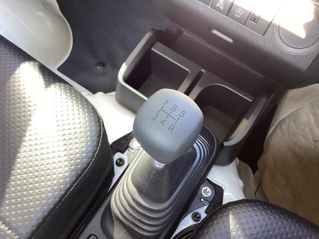 ハイゼットトラック スタンダード　４ＷＤ　５ＭＴ　届出済未使用車　スマートアシスト　ＡＭＦＭラジオ　電動式パワーステアリング　マニュアルエアコン　プリントレザーシート　リヤコンビネーションランプ　スーパーＵＶカットガラス　クリーンエアフィルター　クリアランスソナー（20枚目）