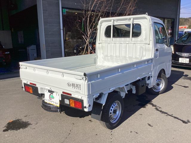 ハイゼットトラック スタンダード　４ＷＤ　５ＭＴ　届出済未使用車　スマートアシスト　ＡＭＦＭラジオ　電動式パワーステアリング　マニュアルエアコン　プリントレザーシート　リヤコンビネーションランプ　スーパーＵＶカットガラス　クリーンエアフィルター　クリアランスソナー（28枚目）