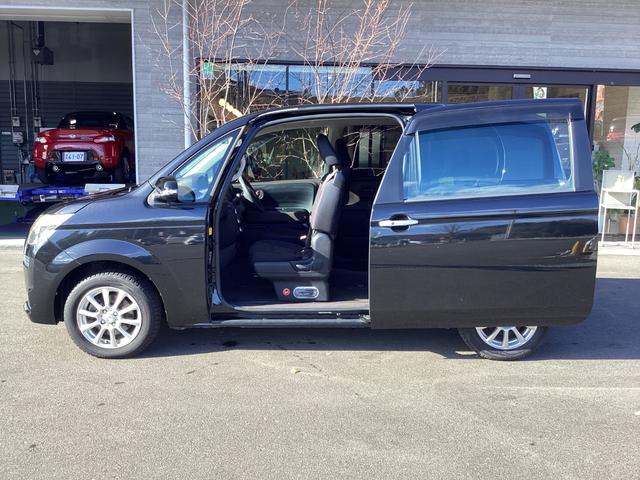 スペイド Ｆ　純正ナビ　フルセグＴＶ　Ｂｌｕｅｔｏｏｔｈ　ＤＶＤ　ＳＤ音楽録音　バックカメラ　ＥＴＣ　左パワースライドドア　プッシュスタート　スマートキー　ヘッドライトレベライザー　横滑防止装置　社外アルミホイール（9枚目）